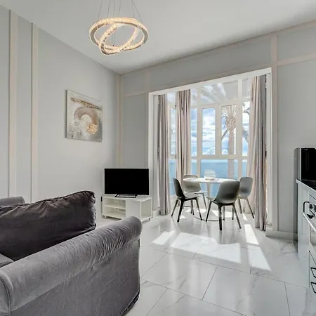 Apartment First Line With An Ocean View *